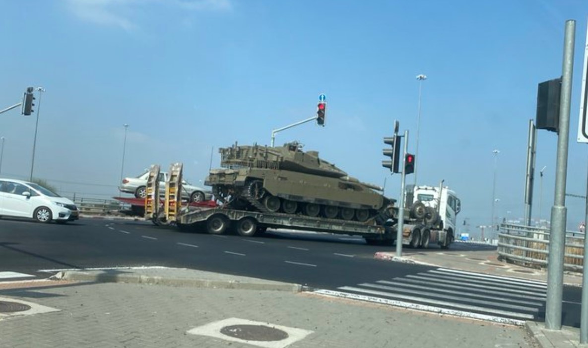 Israel move military reinforcements towards the Lebanon border
